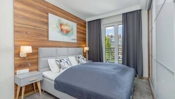 1 dormitorio, tabla de planchar con plancha, wifi y ropa de cama