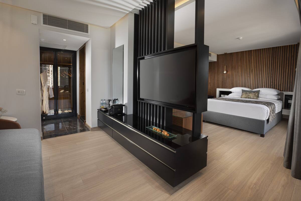 Junior-Suite, 1 Schlafzimmer | Zimmersafe, Verdunkelungsvorhänge, schallisolierte Zimmer
