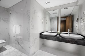 Shower, hair dryer, slippers, towels - V Hotel Cairo (Giza)