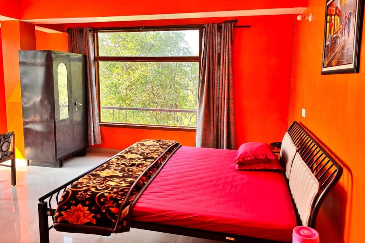 Standard Double Room | Free WiFi, bed sheets