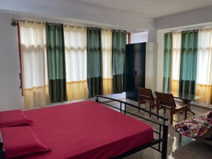 Kamar Double Standar | Wi-Fi gratis dan seprai linen