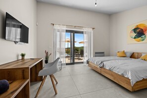 4 bedrooms, desk, iron/ironing board, WiFi