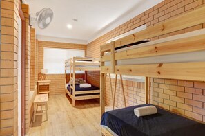 4 quartos, ferros/tábuas de passar roupa, Wi-Fi de cortesia