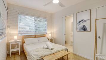 4 makuuhuonetta, silitysrauta/-lauta, ilmainen Wi-Fi, vuodevaatteet