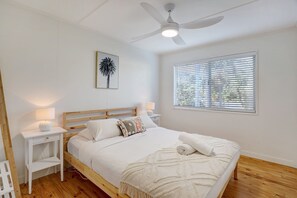 4 bedrooms, iron/ironing board, free WiFi, bed sheets - Beautiful Beachhouse Centrally Located (Point Lookout)