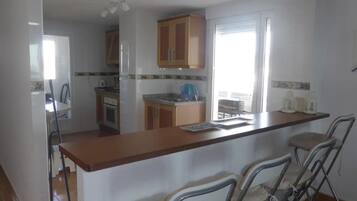 Appartamento | Cucina privata | Frigorifero, microonde, forno, piano cottura