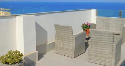 3bed Penthouse Apt With Private Terrace & Balcony