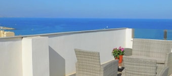 3bed Penthouse Apt With Private Terrace & Balcony
