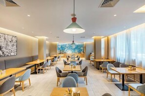 Restaurant - Homeinn · neo (Tianjin Railway Station Binjiang Avenue Pedestrian Street) (Tianjin)