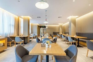 Restaurant - Homeinn · neo (Tianjin Railway Station Binjiang Avenue Pedestrian Street) (Tianjin)
