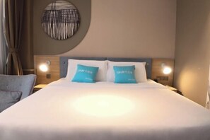 Room - Homeinn · neo (Tianjin Railway Station Binjiang Avenue Pedestrian Street) (Tianjin)