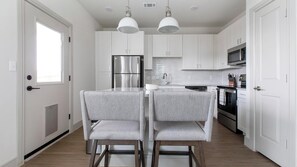 Kühlschrank, Esstisch