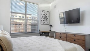 1 bedroom, desk, iron/ironing board, WiFi - Landing | Chic 1BD, Yoga Studio, Gym (Austin)