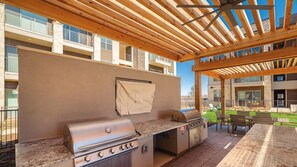 Outdoor dining - Landing | Chic 1BD, Yoga Studio, Gym (Austin)