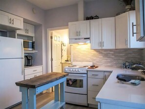 Fridge, microwave, oven, coffee/tea maker