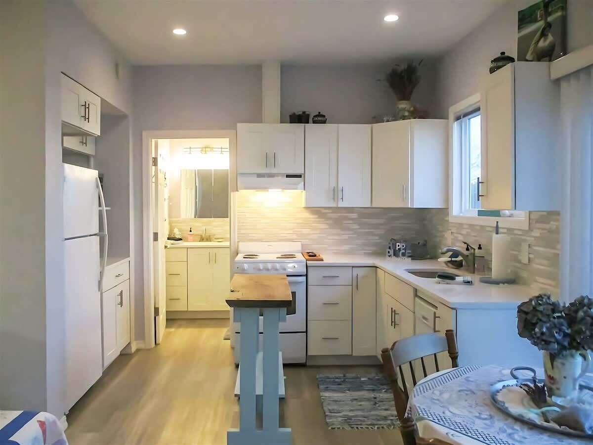 Fridge, microwave, oven, coffee/tea maker