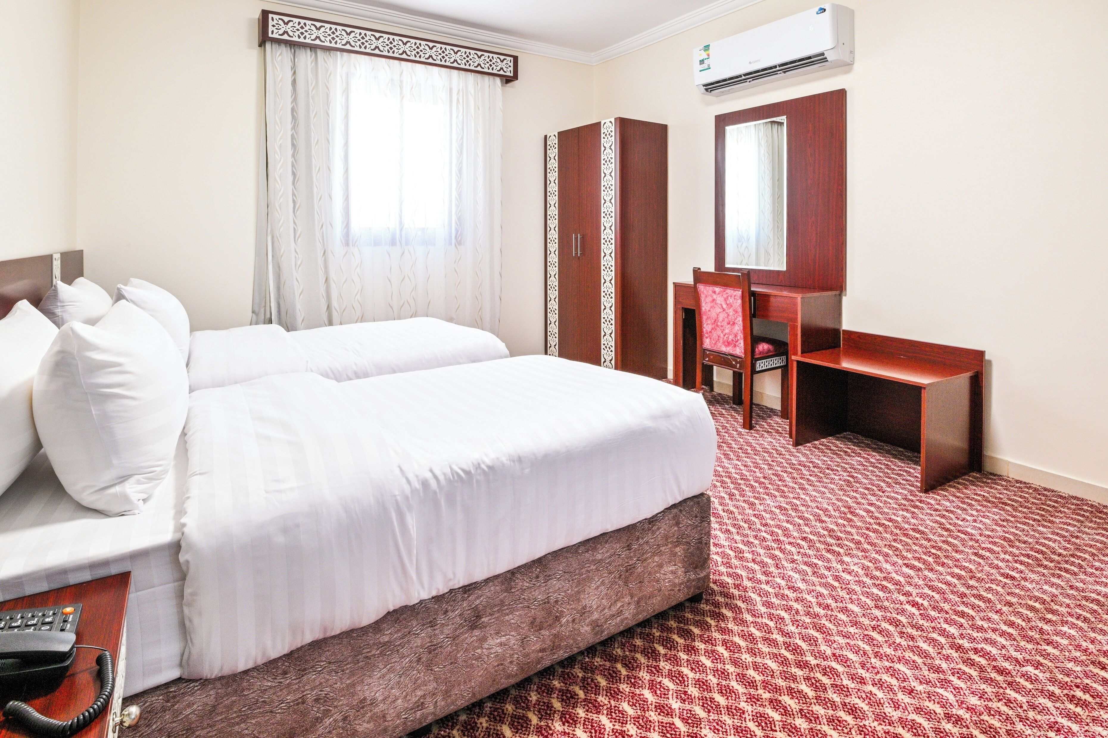 Estudio familiar, vistas a la ciudad | Sábanas de algodón egipcio y ropa de cama de alta calidad