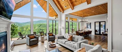 Smart-TV, Kamin, Videospiele, Tischfußball