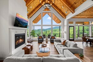 Smart TV, chimenea, videojuegos, futbolito