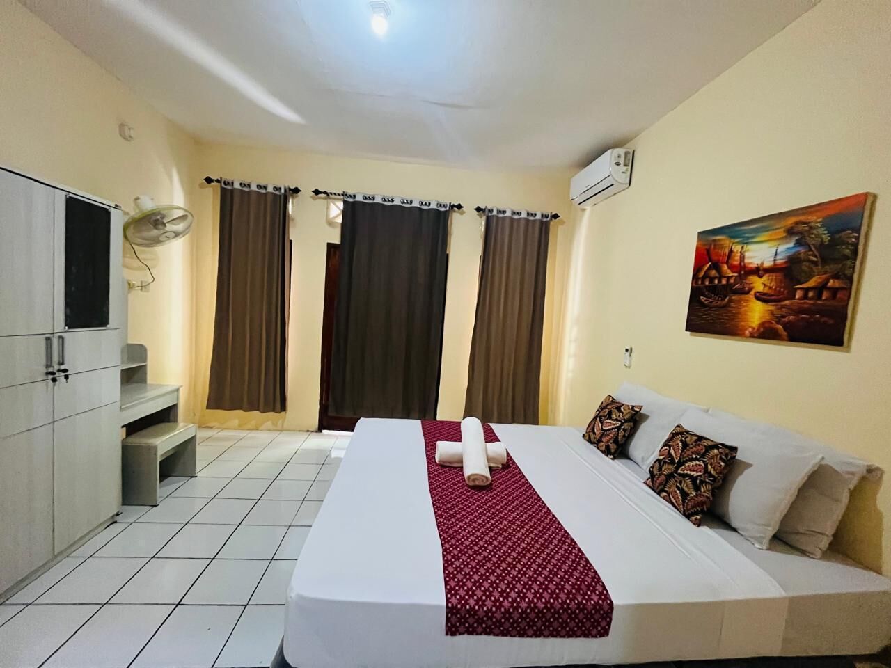 書桌、免費 Wi-Fi