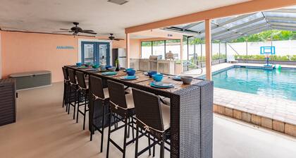 NEW PoolHouse/4Bdr/3Bath/9 Beds /Dog/OutdoorKitchen/HeatedPool/Fireplaces/Golf