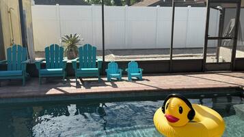 Alberca al aire libre y alberca climatizada