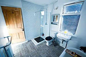 Bathroom - Upscale Family Home, Beautiful Setting (Merseyside)