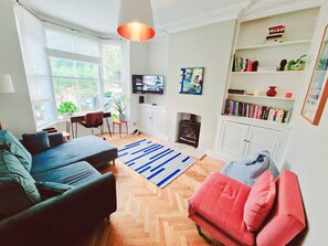 TV, stereo, offices - Upscale Family Home, Beautiful Setting (Merseyside)