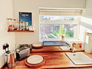 冰箱、洗碗机、烤面包机、厨具/餐具