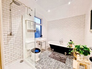 Dusj og hårføner