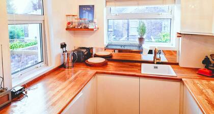 Upscale Family Home, Beautiful Setting