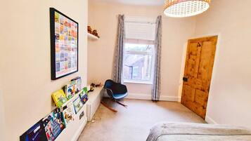 2 bedrooms, iron/ironing board, Internet, bed sheets