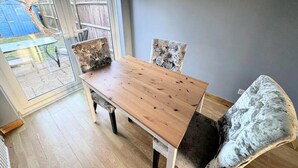 House | Dining - Ashford Blissful Retreat Modern 3-bed House (Ashford)