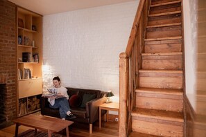 Interior - Little Brick Cottage (South Hobart)