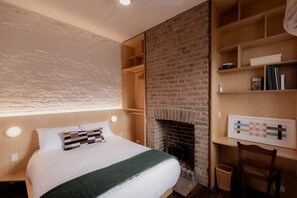 2 bedrooms, desk, iron/ironing board, WiFi