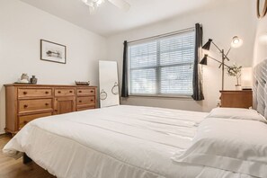 3 عدّة غرف نوم ومكتب ومكواة/لوح كي وسرير سفر