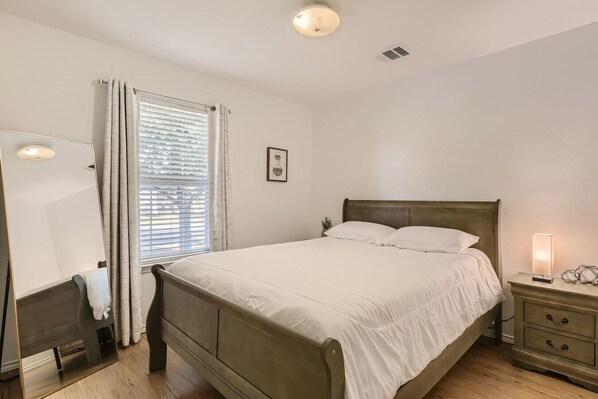 3 bedrooms, desk, iron/ironing board, travel cot