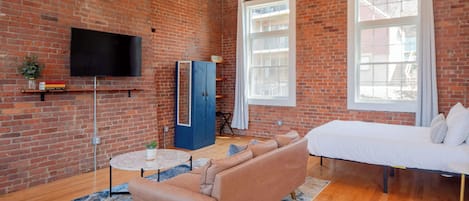 1 bedroom, desk, iron/ironing board, WiFi