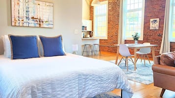 1 bedroom, desk, iron/ironing board, WiFi