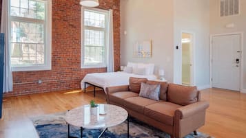 1 bedroom, desk, iron/ironing board, WiFi (free)