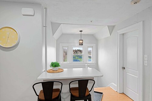 Jennifer’s Cozy Tower Lookout 3BR Brown U Views