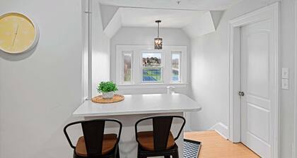 Jennifer’s Cozy Tower Lookout 3BR Brown U Views