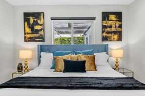 5 bedrooms, desk, iron/ironing board, travel cot