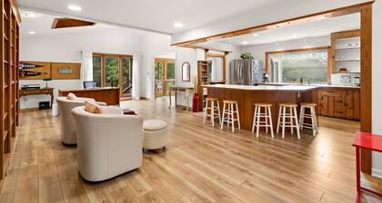 Charming 2-bedroom house on 2 dog friendly landscaped acres in lovely Chester