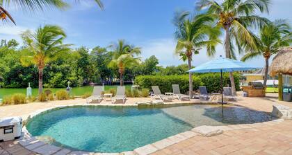 Walk to Beach: Waterfront Home in Marathon!