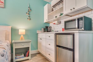 Apartment (0 Bedroom) | Interior - Madeira Beach Studio: Walk to John's Pass! (Madeira Beach)
