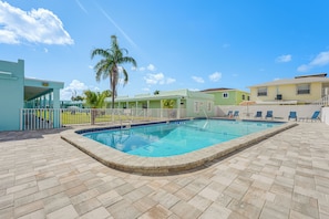 Apartment (0 Bedroom) | Interior - Beachfront Condo: Redington Shores Retreat! (Redington Shores)