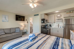 Apartment (0 Bedroom) | Front of property - Beachfront Condo: Redington Shores Retreat! (Redington Shores)