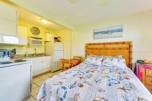 Interior - Beachfront Condo: Redington Shores Retreat! (Redington Shores)