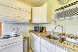 Interior - Beachfront Condo: Redington Shores Retreat! (Redington Shores)